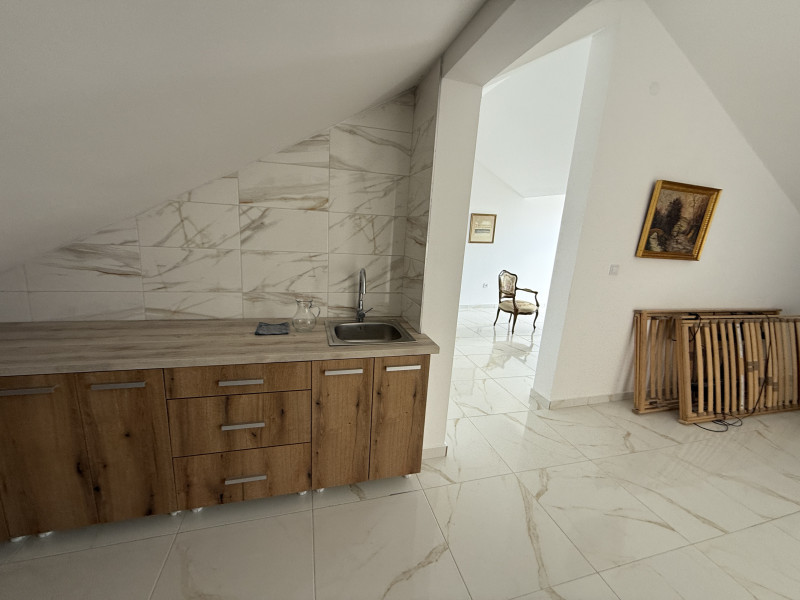 Kompletno potkrovlje u osnovi 80m2