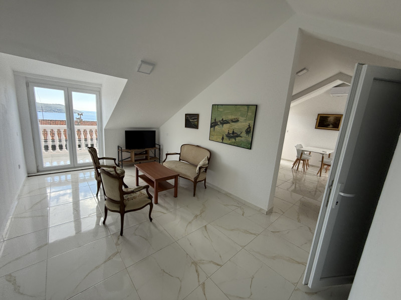 Kompletno potkrovlje u osnovi 80m2