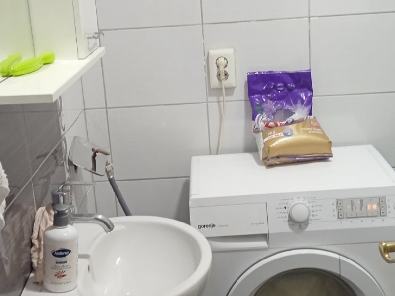 Trosoban stan blizu mora 180000